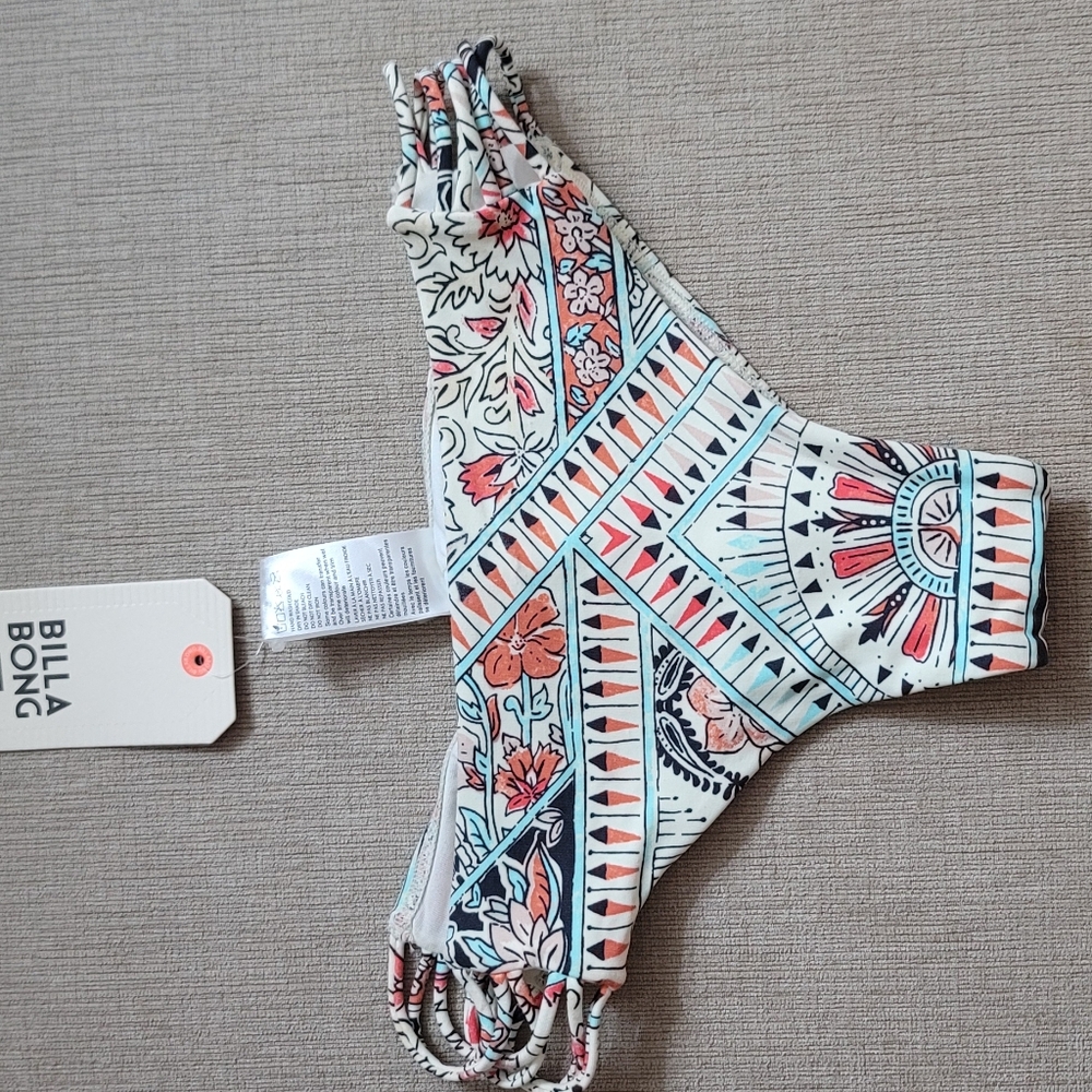 Billabong floral print bikini bottom New with tags.Small